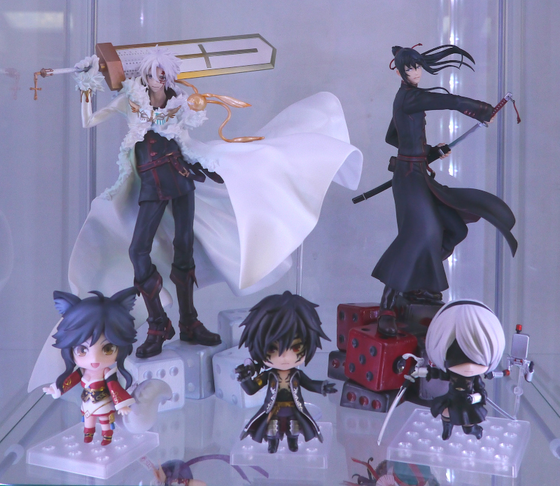 Exposer 100 figurines dans des vitrines Detolf : Joints anti